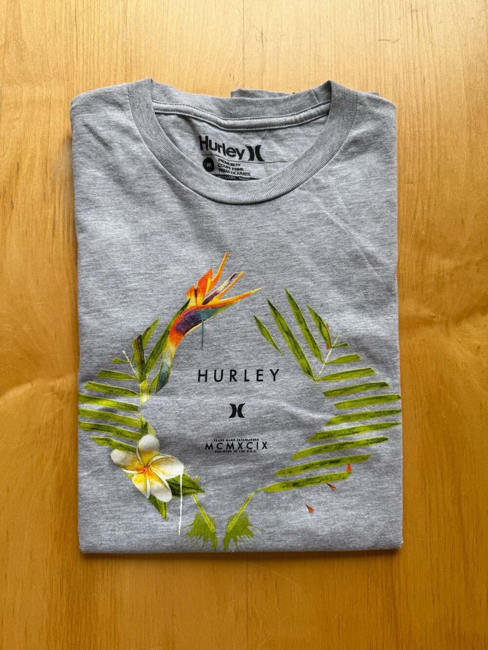 Hurley T-Shirt Size M Gray Floral Palm Tropical Graphic Crew Neck Short Sleeve